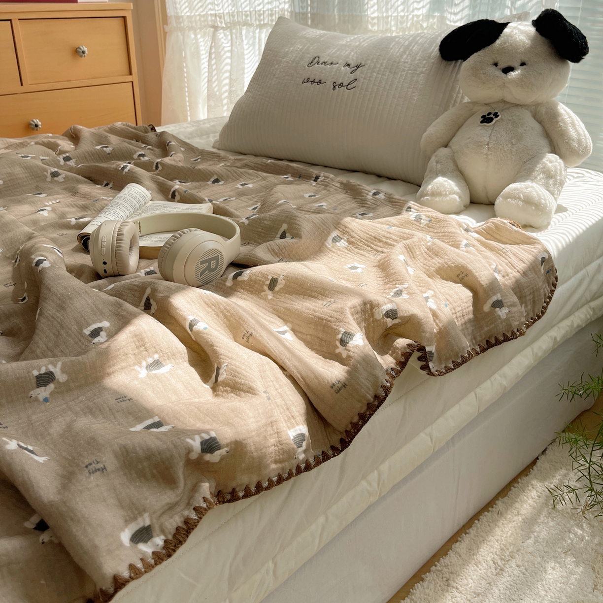 91家纺网 家纺一手货源 找家纺 三朵家纺 2025新款全棉纯棉绉绉纱+宝宝绒多功能毯盖毯毯子 甜心狗