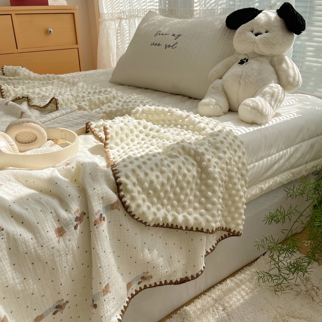 91家纺网 家纺一手货源 找家纺 三朵家纺 2025新款全棉纯棉绉绉纱+宝宝绒多功能毯盖毯毯子 小确幸