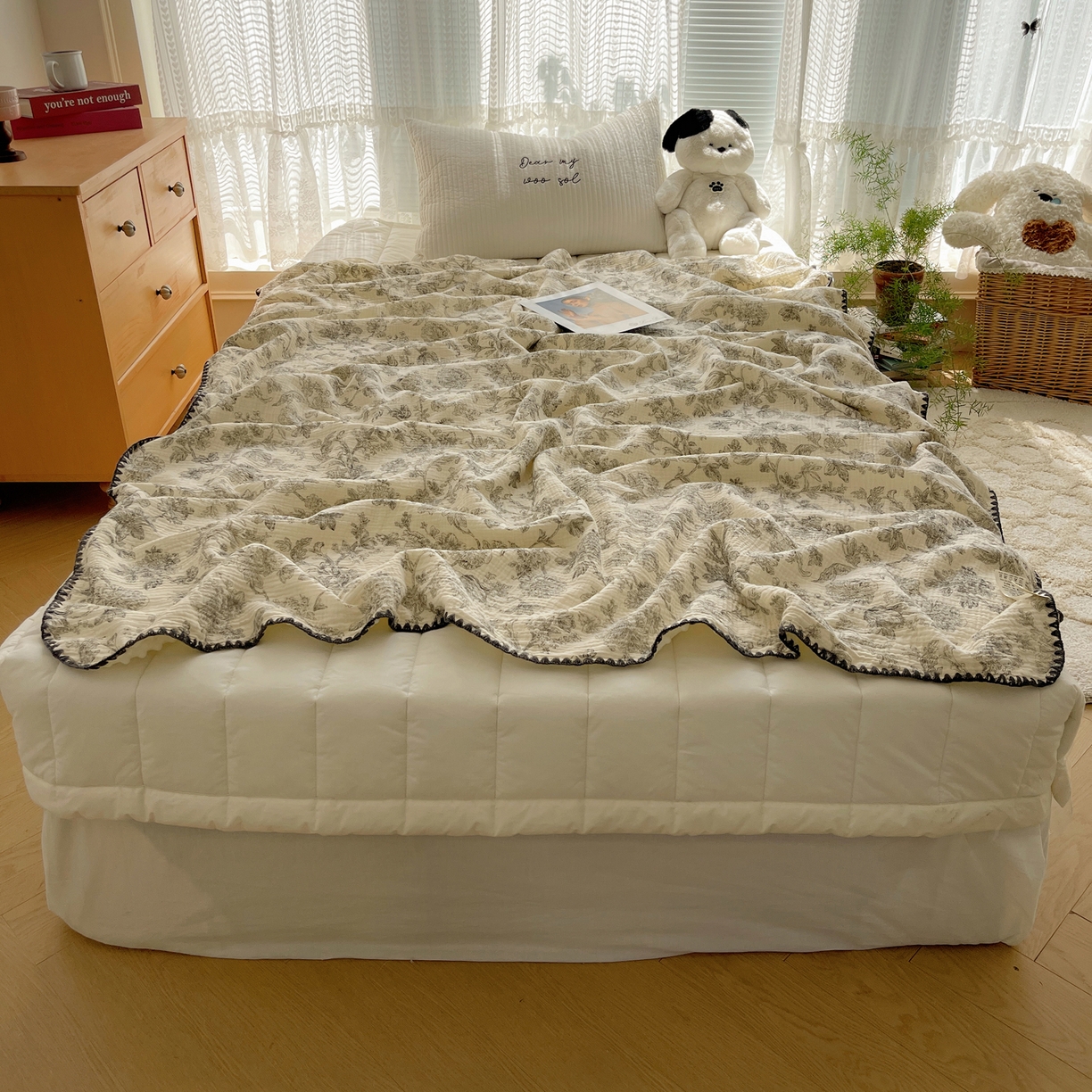 91家纺网 家纺一手货源 找家纺 三朵家纺 2025新款全棉纯棉绉绉纱+宝宝绒多功能毯盖毯毯子 罗曼花园