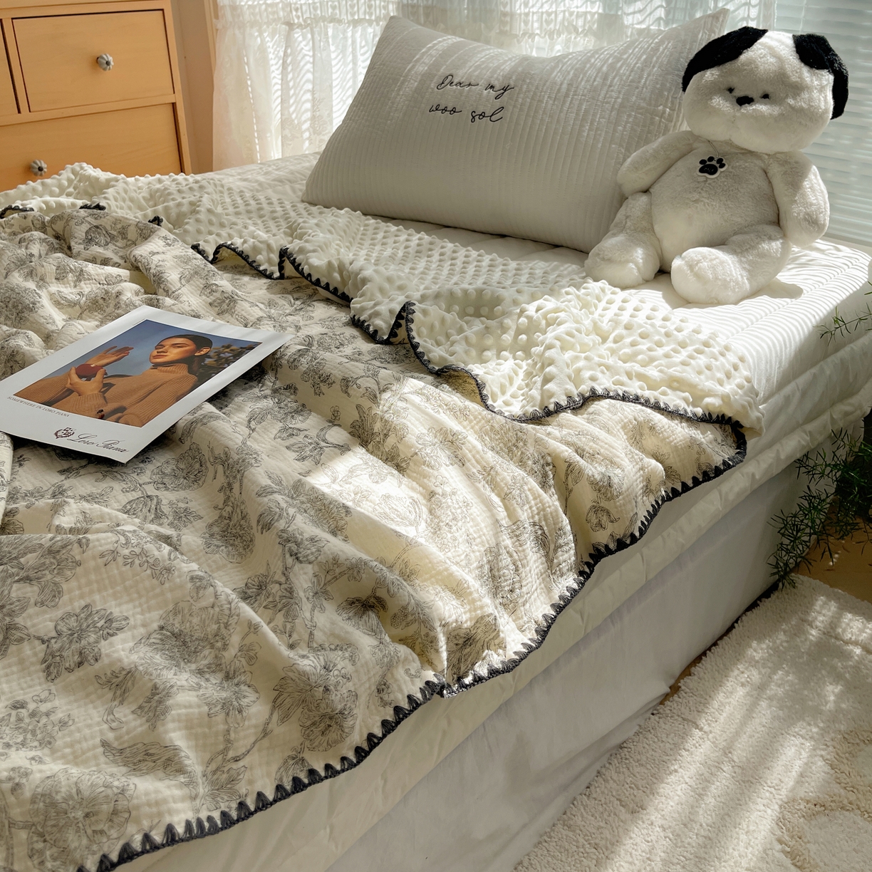 91家纺网 家纺一手货源 找家纺 三朵家纺 2025新款全棉纯棉绉绉纱+宝宝绒多功能毯盖毯毯子 罗曼花园