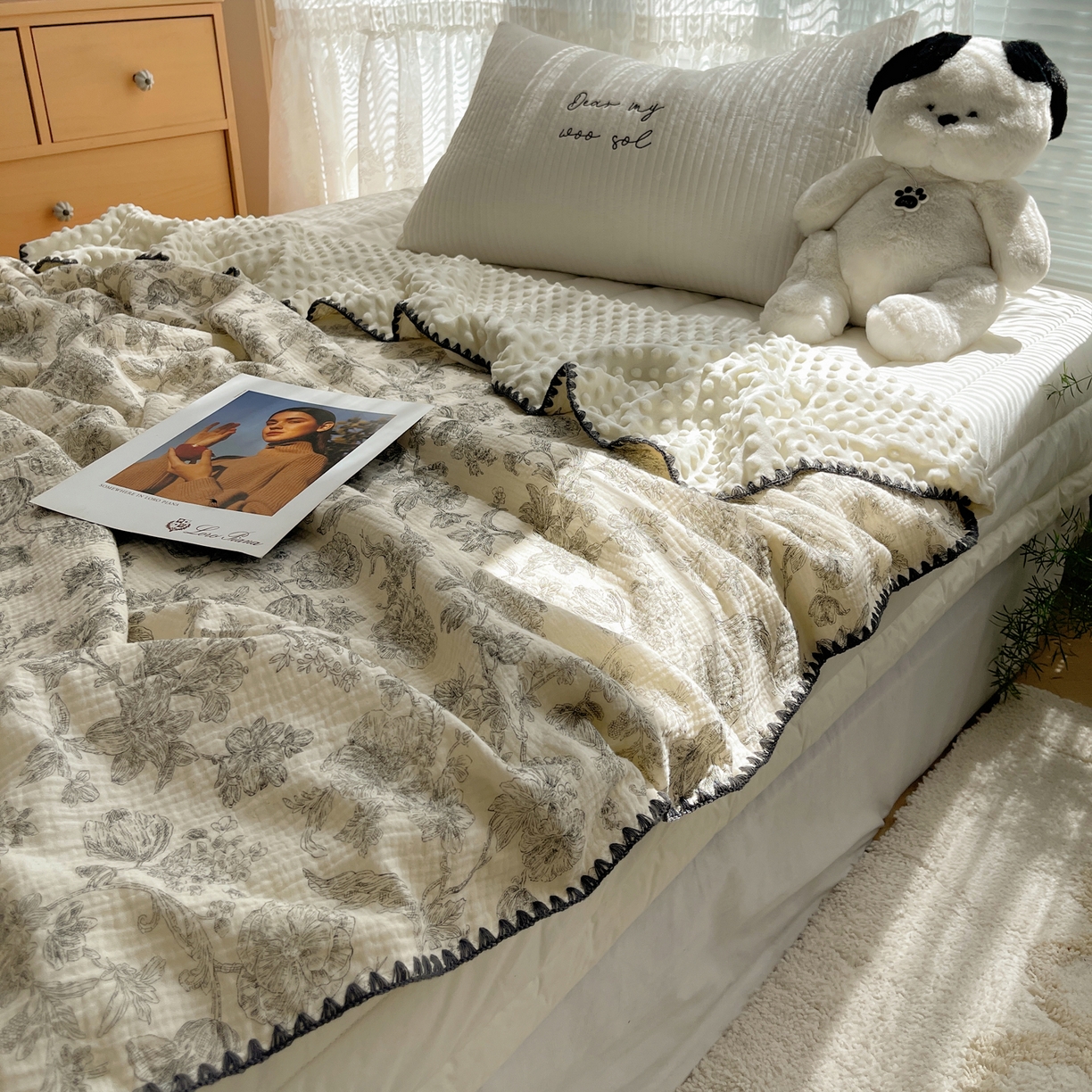 91家纺网 家纺一手货源 找家纺 三朵家纺 2025新款全棉纯棉绉绉纱+宝宝绒多功能毯盖毯毯子 罗曼花园