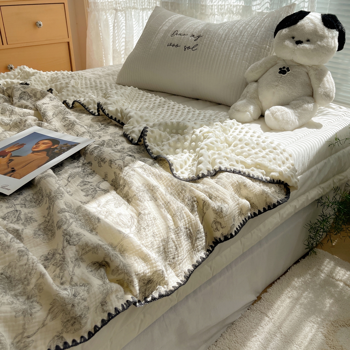 91家纺网 家纺一手货源 找家纺 三朵家纺 2025新款全棉纯棉绉绉纱+宝宝绒多功能毯盖毯毯子 罗曼花园