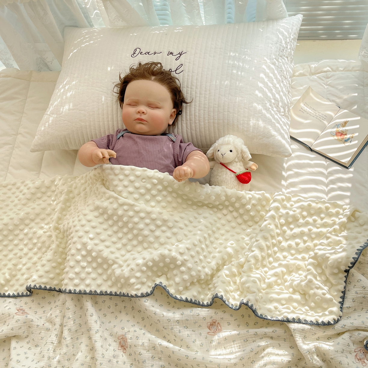 91家纺网 家纺一手货源 找家纺 三朵家纺 2025新款全棉纯棉绉绉纱+宝宝绒多功能毯盖毯毯子 花园熊