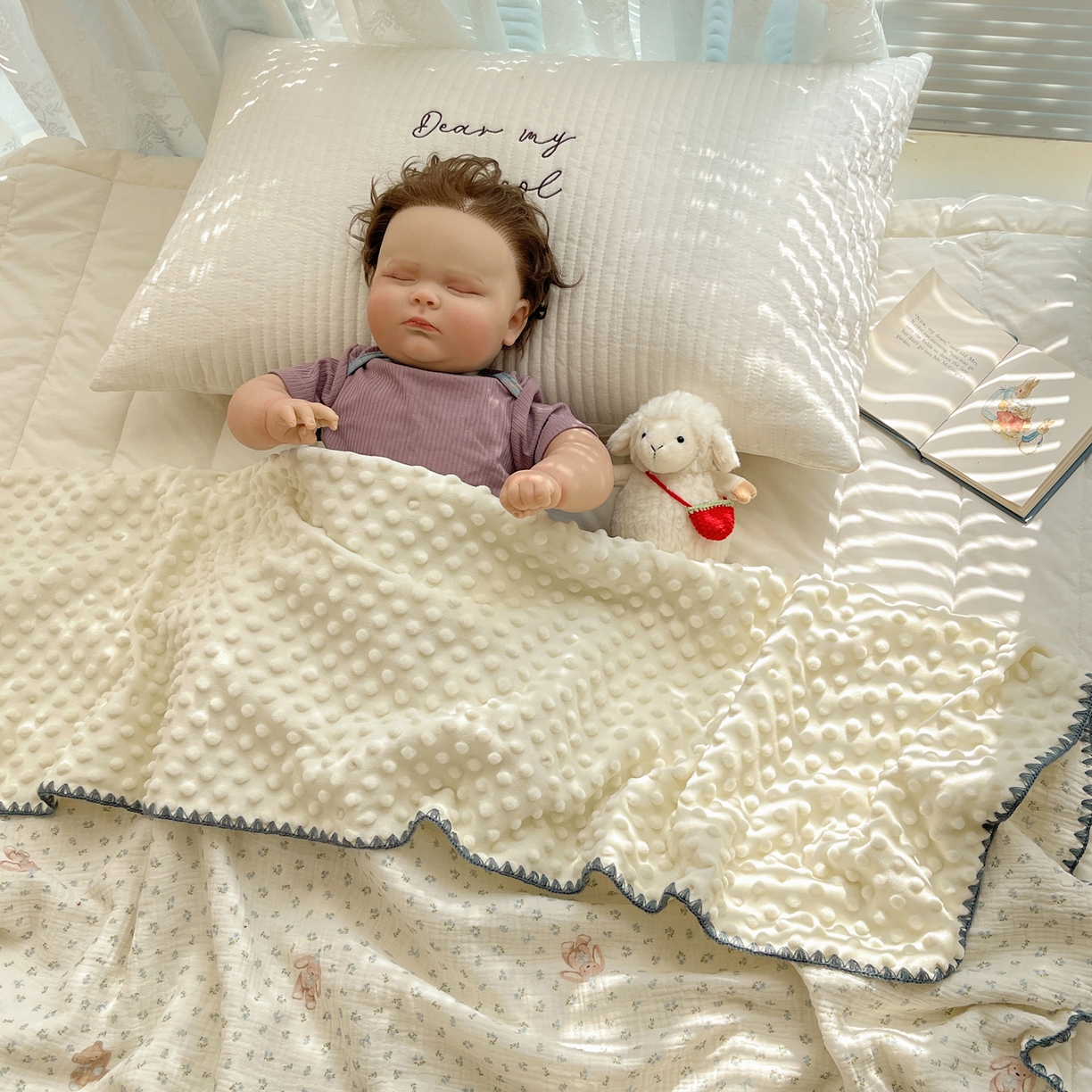 91家纺网 家纺一手货源 找家纺 三朵家纺 2025新款全棉纯棉绉绉纱+宝宝绒多功能毯盖毯毯子 花园熊