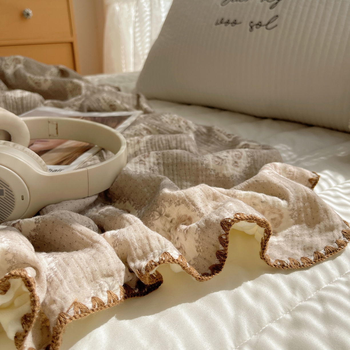 91家纺网 家纺一手货源 找家纺 三朵家纺 2025新款全棉纯棉绉绉纱+宝宝绒多功能毯盖毯毯子 梦境