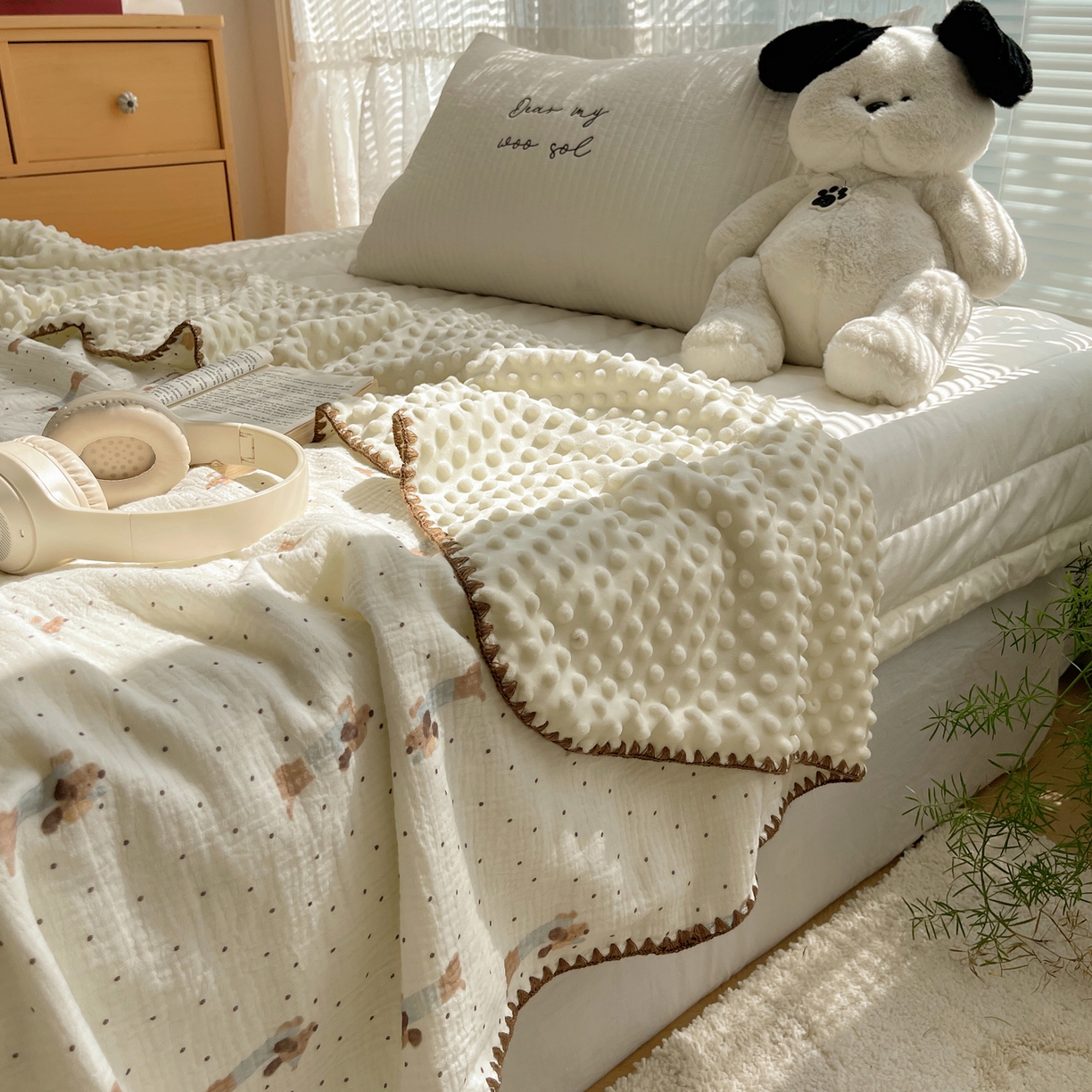 91家纺网 家纺一手货源 找家纺 三朵家纺 2025新款全棉纯棉绉绉纱+宝宝绒多功能毯盖毯毯子 小确幸