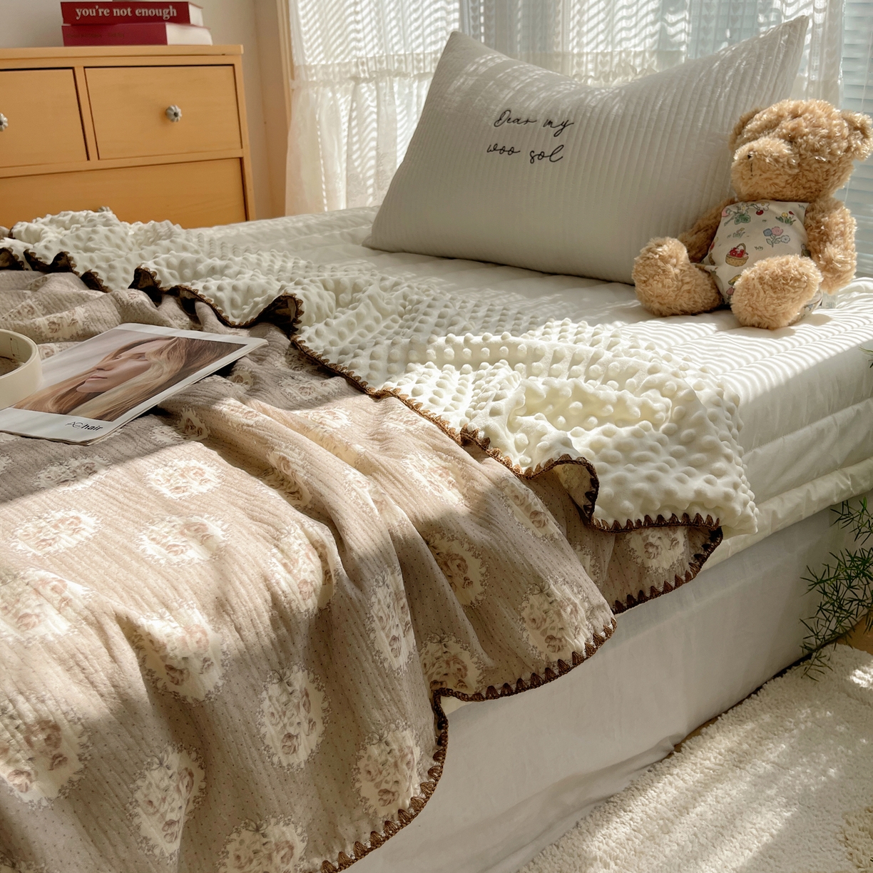 91家纺网 家纺一手货源 找家纺 三朵家纺 2025新款全棉纯棉绉绉纱+宝宝绒多功能毯盖毯毯子 梦境