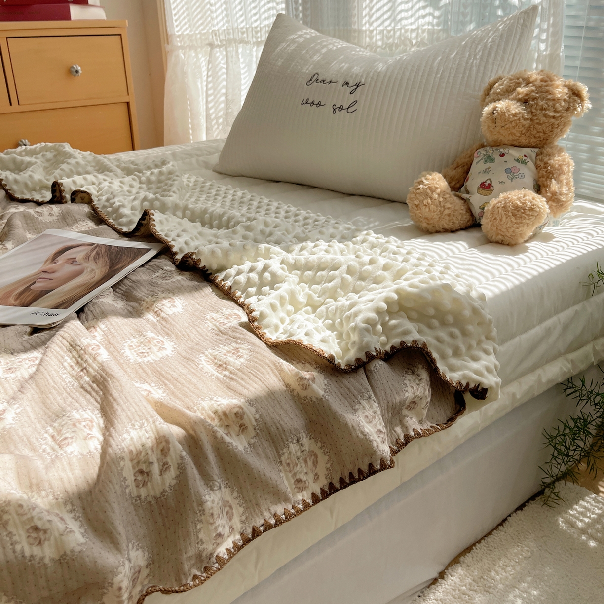 91家纺网 家纺一手货源 找家纺 三朵家纺 2025新款全棉纯棉绉绉纱+宝宝绒多功能毯盖毯毯子 梦境