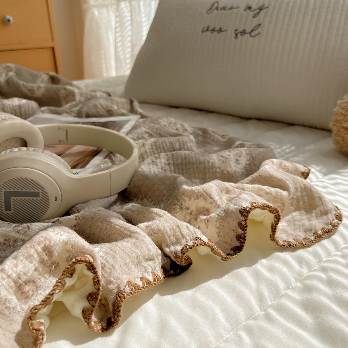 91家纺网 家纺一手货源 找家纺 三朵家纺 2025新款全棉纯棉绉绉纱+宝宝绒多功能毯盖毯毯子 梦境