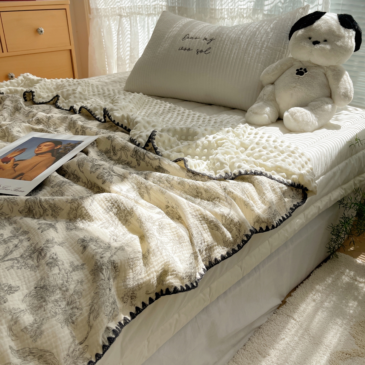 91家纺网 家纺一手货源 找家纺 三朵家纺 2025新款全棉纯棉绉绉纱+宝宝绒多功能毯盖毯毯子 罗曼花园