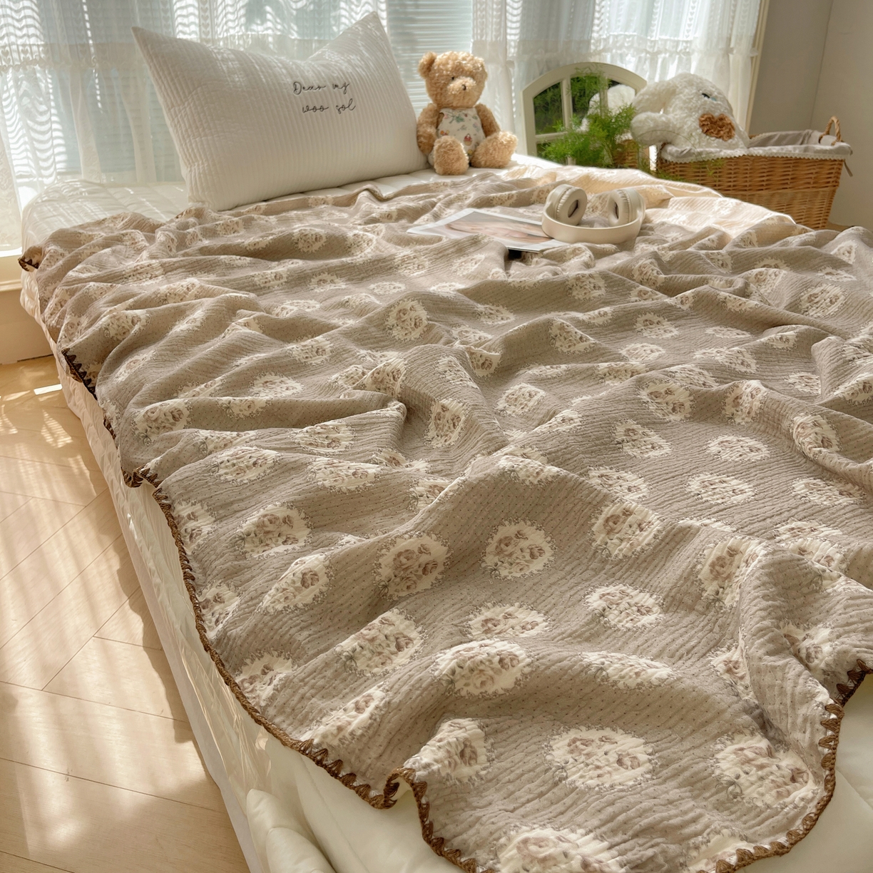 91家纺网 家纺一手货源 找家纺 三朵家纺 2025新款全棉纯棉绉绉纱+宝宝绒多功能毯盖毯毯子 梦境