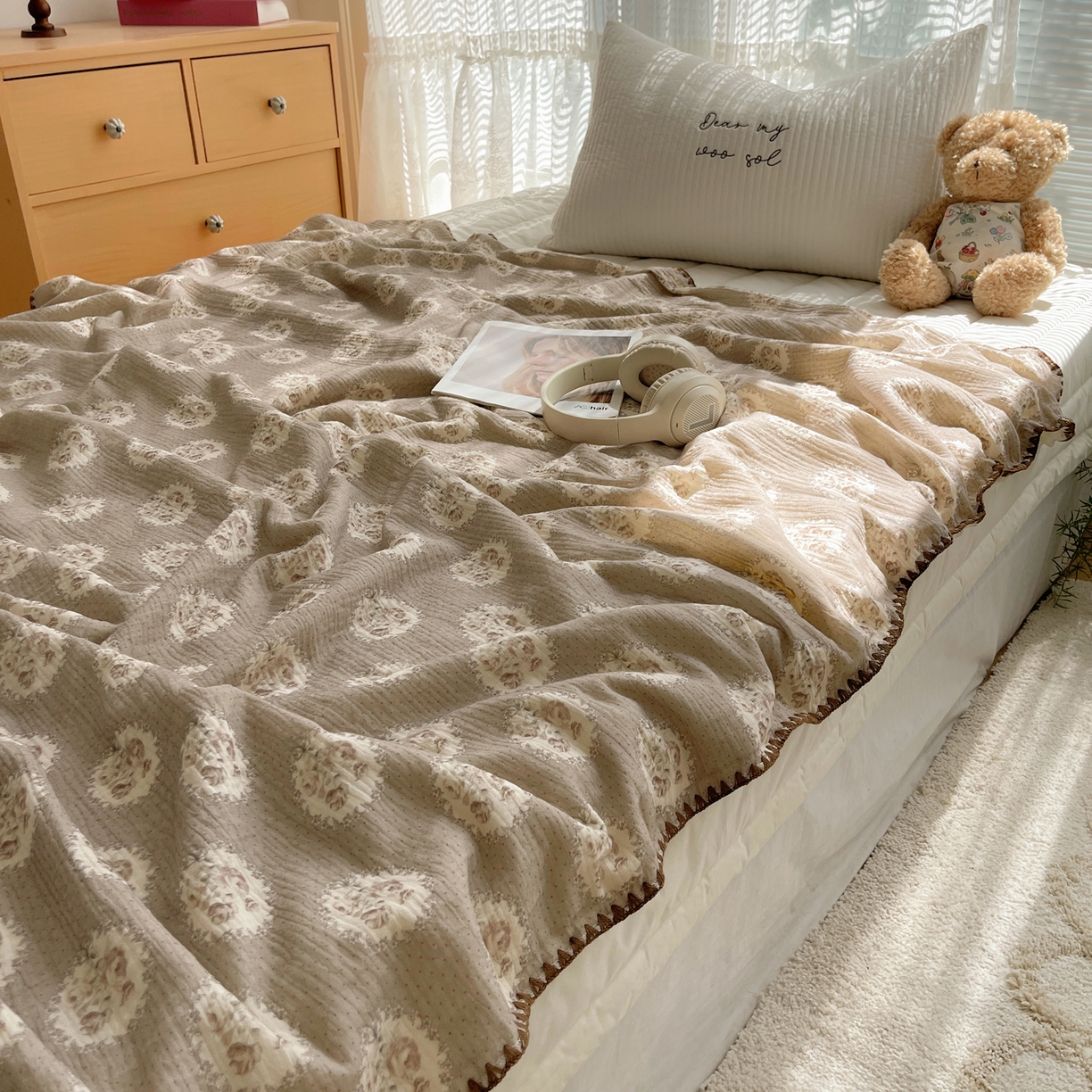 91家纺网 家纺一手货源 找家纺 三朵家纺 2025新款全棉纯棉绉绉纱+宝宝绒多功能毯盖毯毯子 梦境