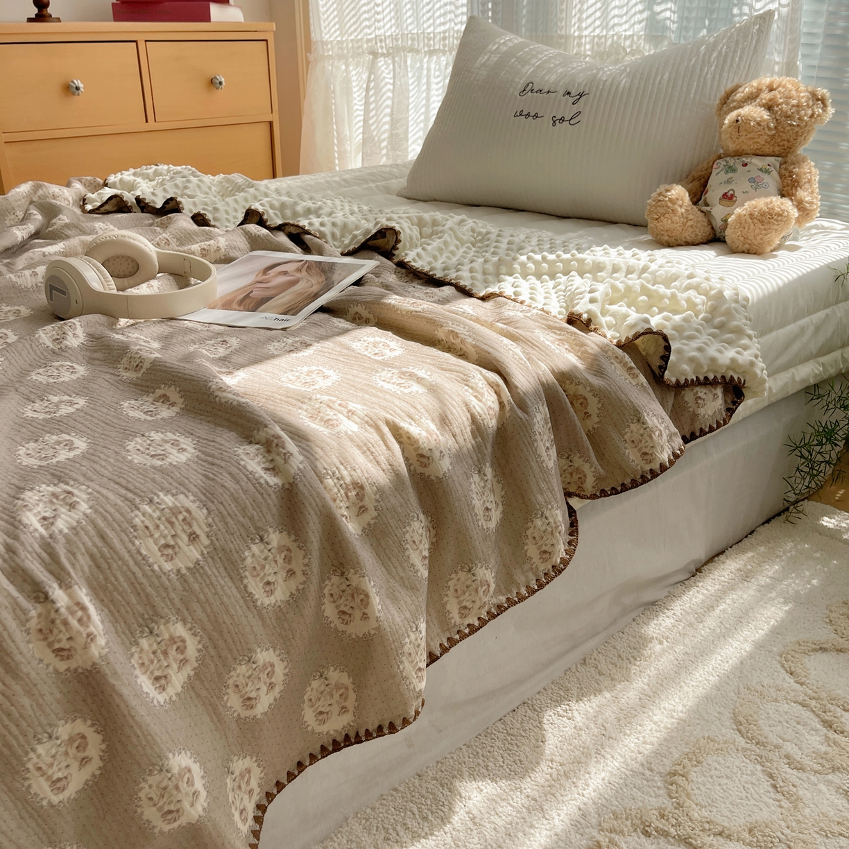 91家纺网 家纺一手货源 找家纺 三朵家纺 2025新款全棉纯棉绉绉纱+宝宝绒多功能毯盖毯毯子 梦境