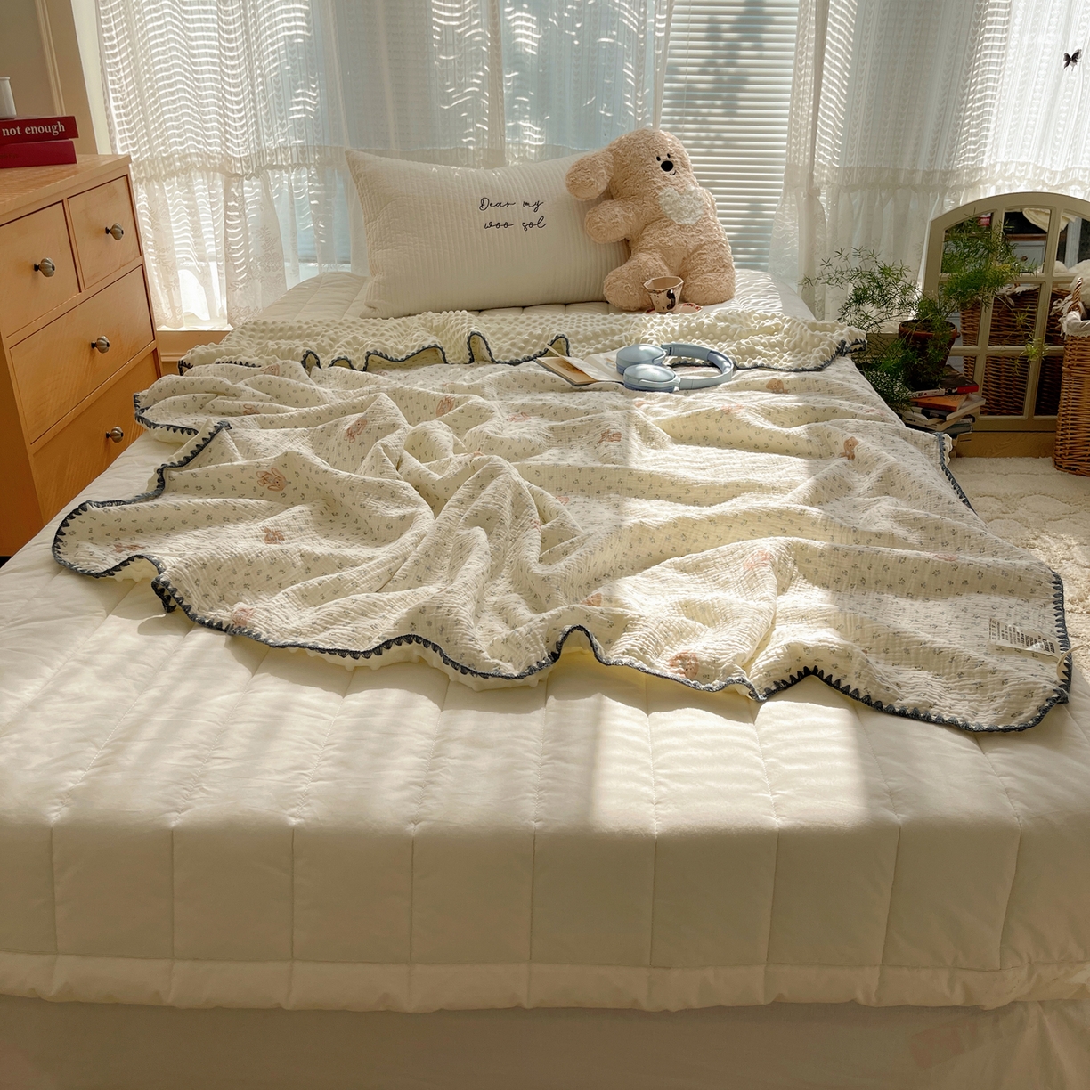 91家纺网 家纺一手货源 找家纺 三朵家纺 2025新款全棉纯棉绉绉纱+宝宝绒多功能毯盖毯毯子 花园熊