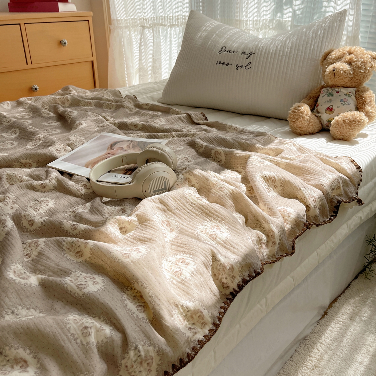 91家纺网 家纺一手货源 找家纺 三朵家纺 2025新款全棉纯棉绉绉纱+宝宝绒多功能毯盖毯毯子 梦境