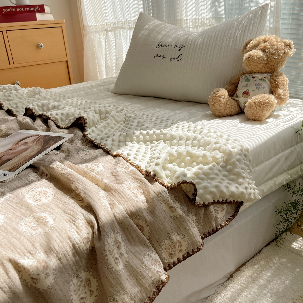 91家纺网 家纺一手货源 找家纺 三朵家纺 2025新款全棉纯棉绉绉纱+宝宝绒多功能毯盖毯毯子 梦境