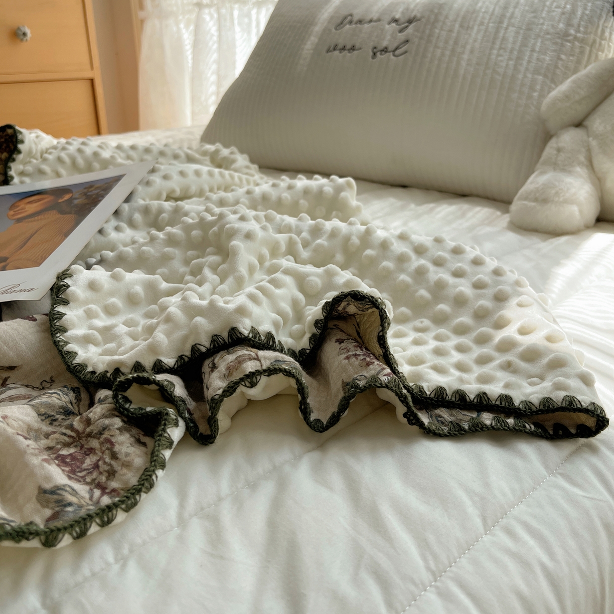 91家纺网 家纺一手货源 找家纺 三朵家纺 2025新款全棉纯棉绉绉纱+宝宝绒多功能毯盖毯毯子 梦回花海