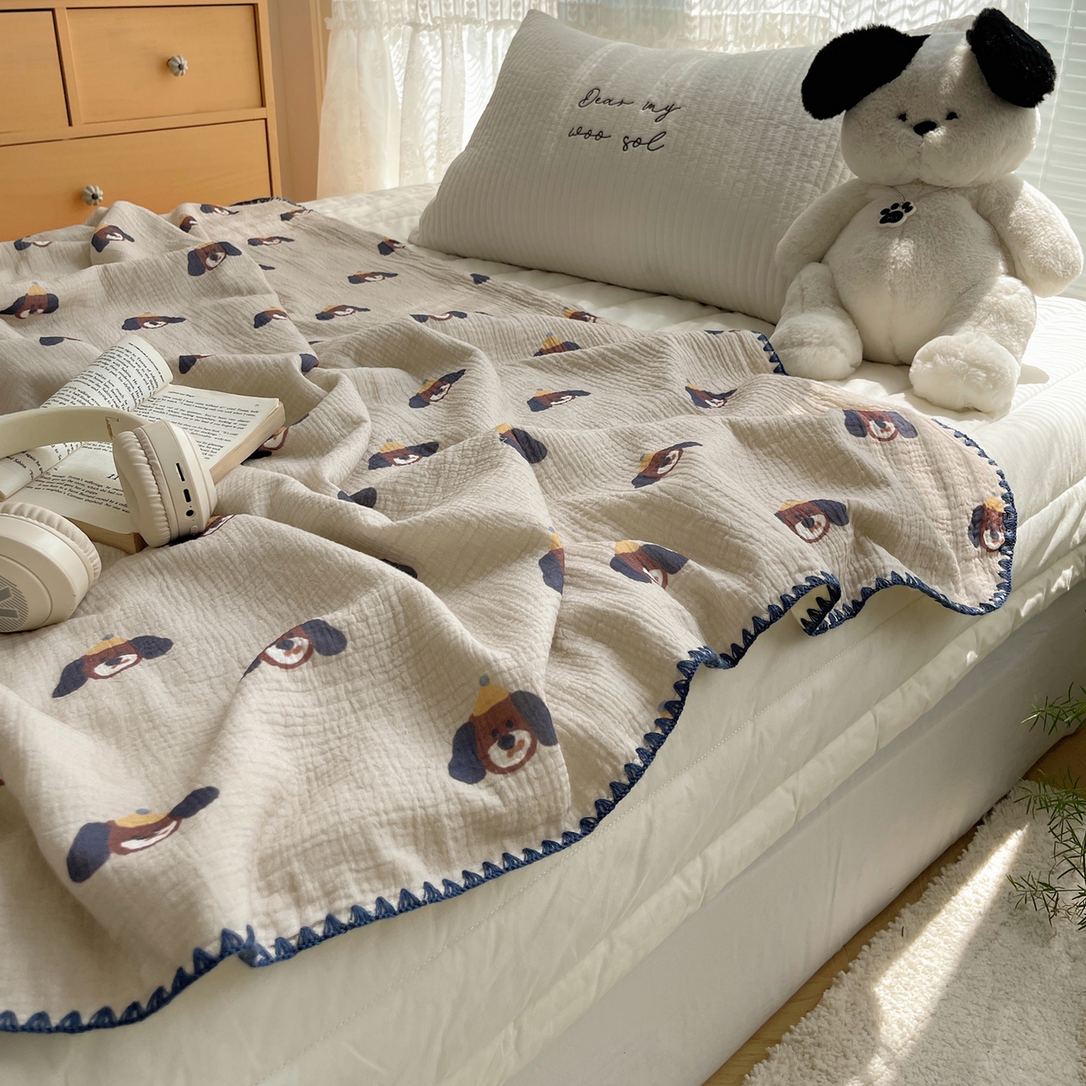 91家纺网 家纺一手货源 找家纺 三朵家纺 2025新款全棉纯棉绉绉纱+宝宝绒多功能毯盖毯毯子 大耳狗