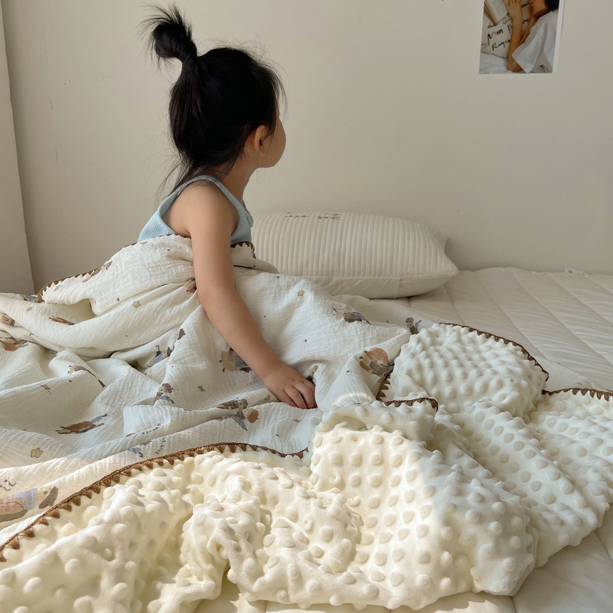 91家纺网 家纺一手货源 找家纺 三朵家纺 2025新款全棉纯棉绉绉纱+宝宝绒多功能毯盖毯毯子 森林公主