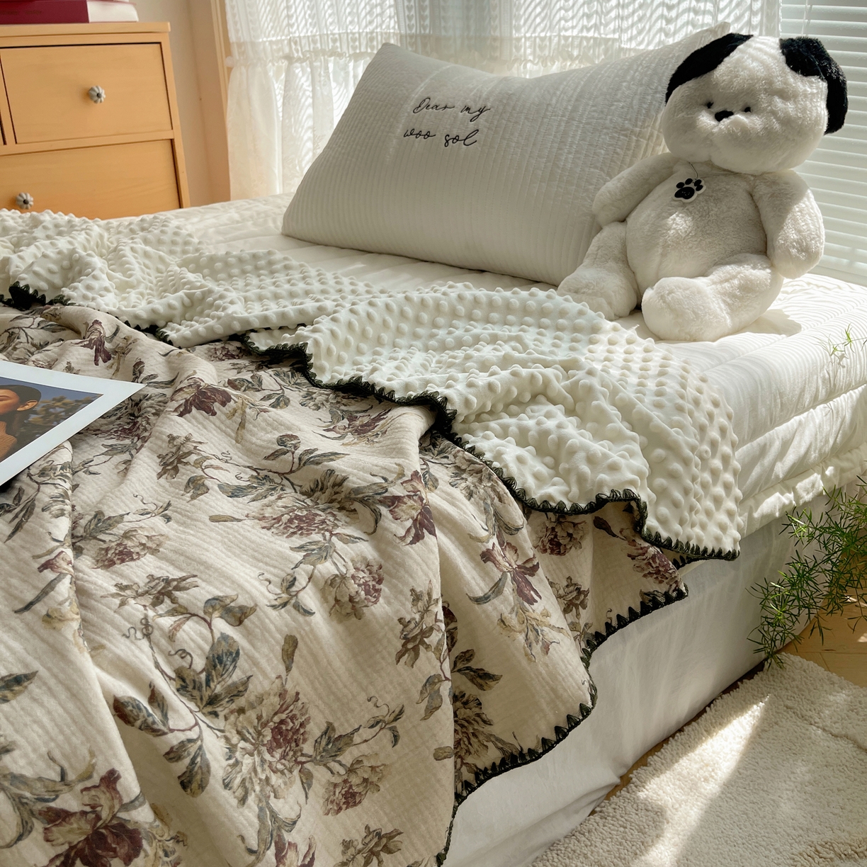 91家纺网 家纺一手货源 找家纺 三朵家纺 2025新款全棉纯棉绉绉纱+宝宝绒多功能毯盖毯毯子 梦回花海