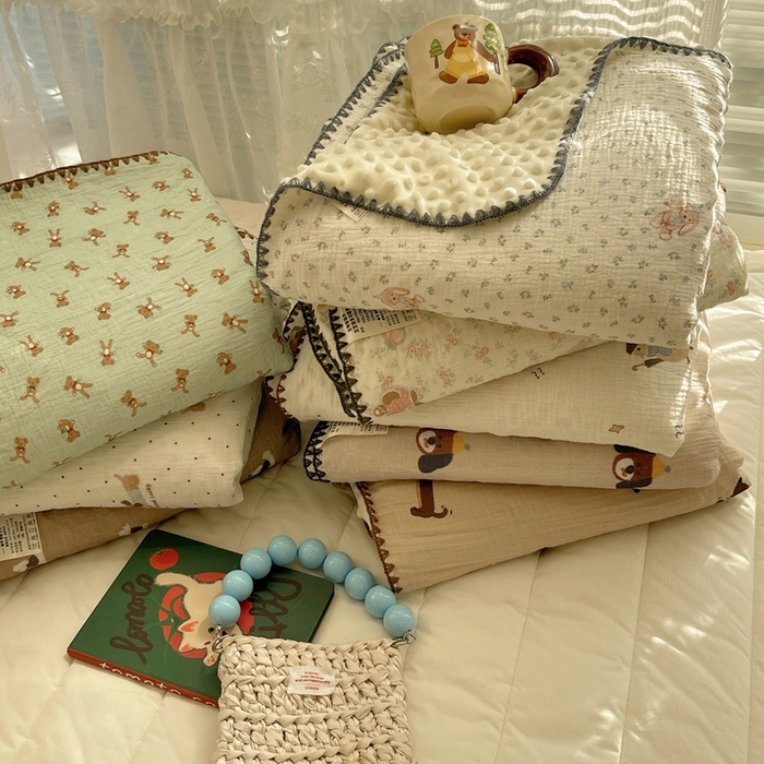 91家纺网 家纺一手货源 找家纺 三朵家纺 2025新款全棉纯棉绉绉纱+宝宝绒多功能毯盖毯毯子 组合图仅供展示