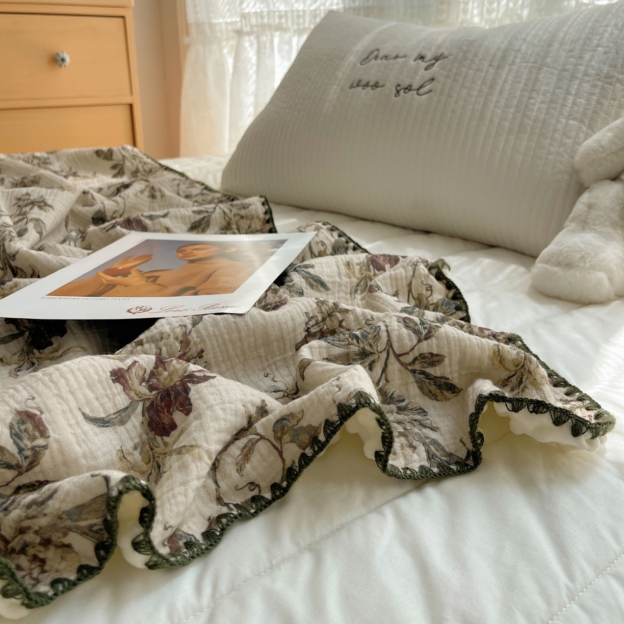 91家纺网 家纺一手货源 找家纺 三朵家纺 2025新款全棉纯棉绉绉纱+宝宝绒多功能毯盖毯毯子 梦回花海