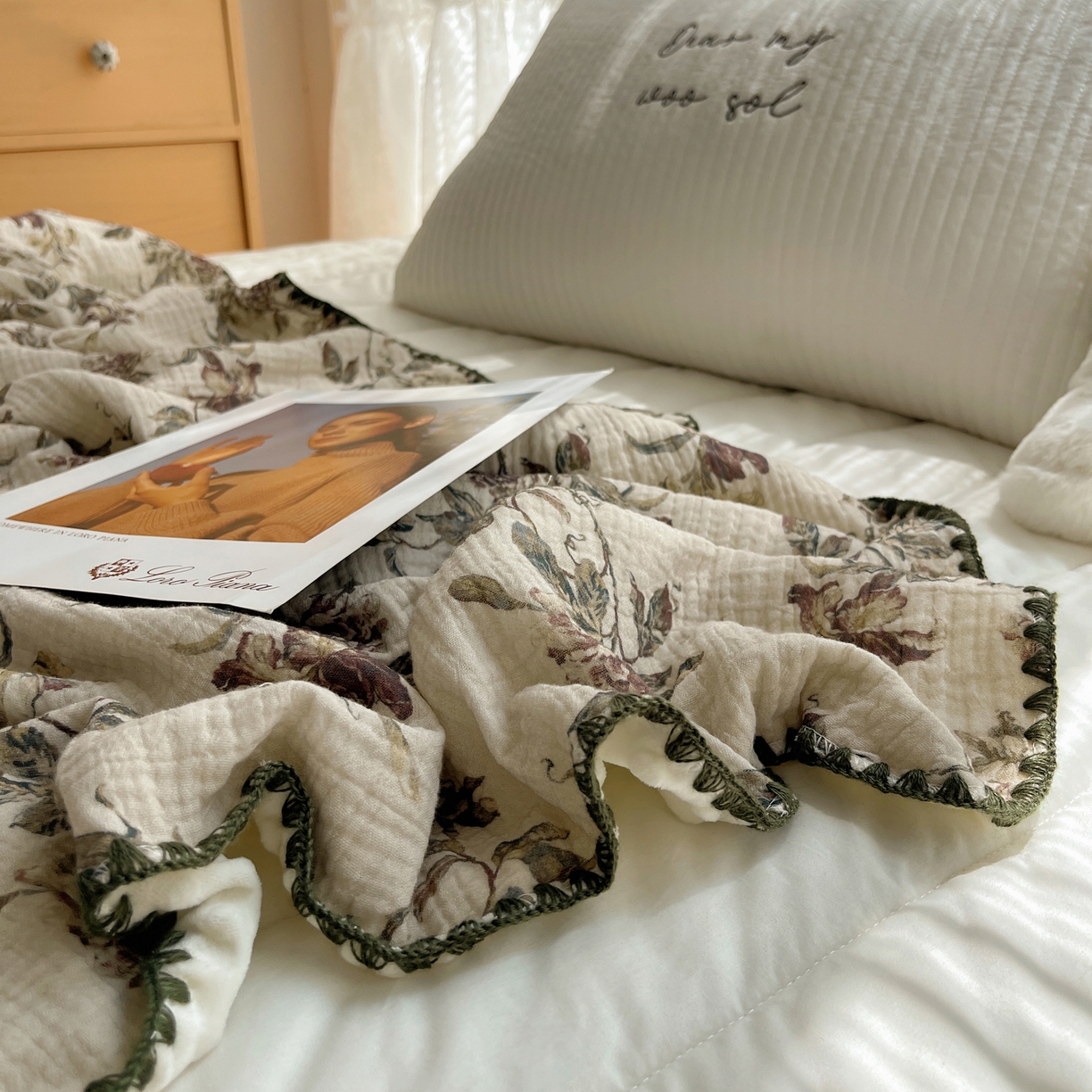 91家纺网 家纺一手货源 找家纺 三朵家纺 2025新款全棉纯棉绉绉纱+宝宝绒多功能毯盖毯毯子 梦回花海