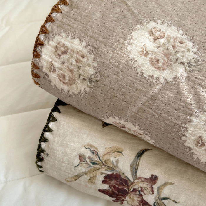 91家纺网 家纺一手货源 找家纺 三朵家纺 2025新款全棉纯棉绉绉纱+宝宝绒多功能毯盖毯毯子 组合图仅供展示