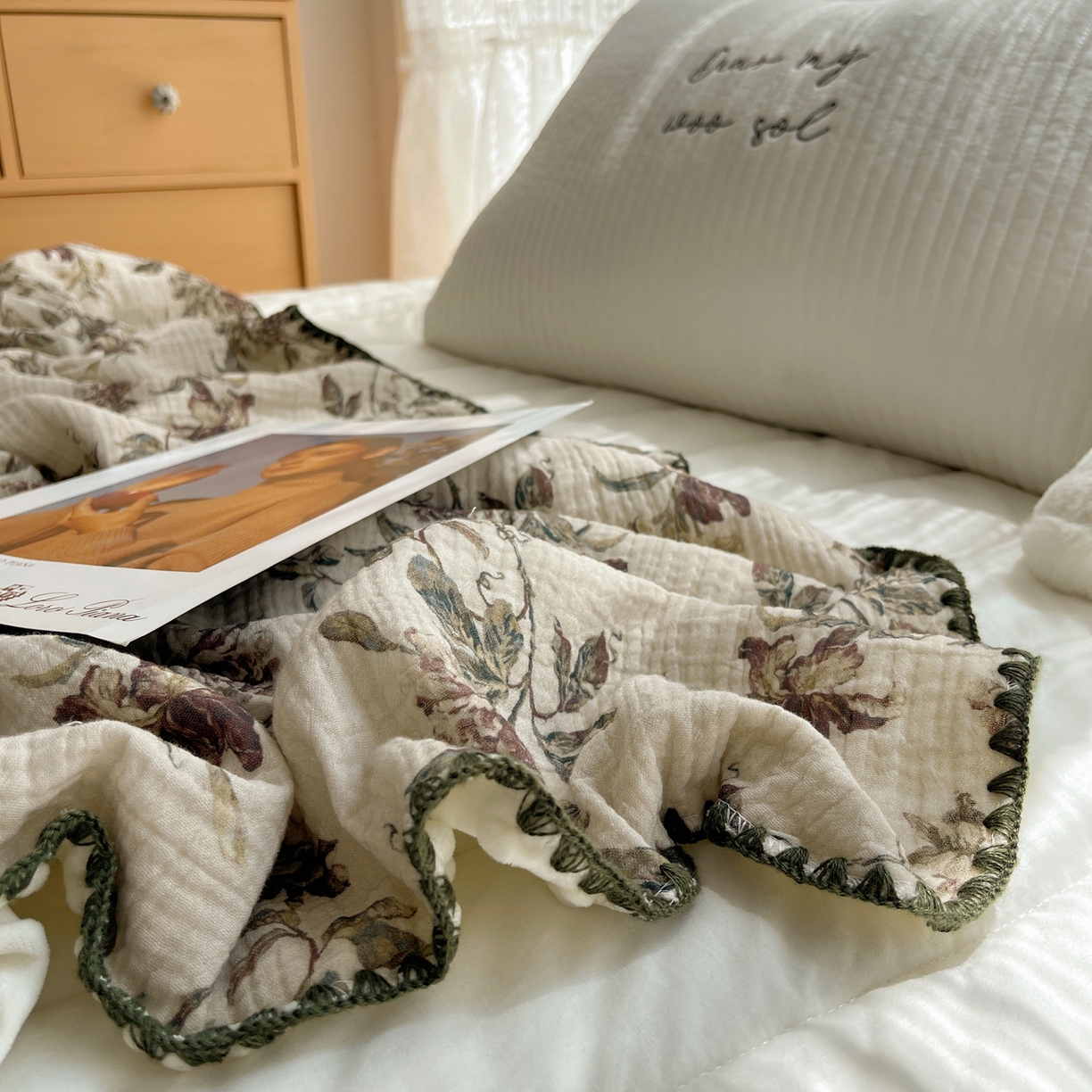 91家纺网 家纺一手货源 找家纺 三朵家纺 2025新款全棉纯棉绉绉纱+宝宝绒多功能毯盖毯毯子 梦回花海