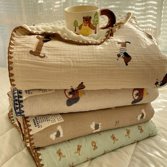 91家纺网 家纺一手货源 找家纺 三朵家纺 2025新款全棉纯棉绉绉纱+宝宝绒多功能毯盖毯毯子 组合图仅供展示