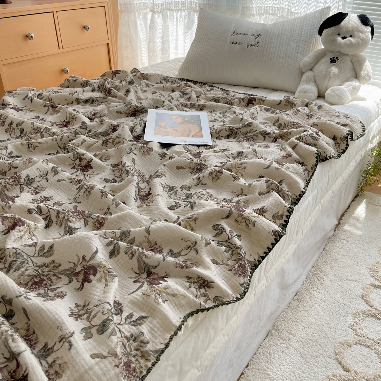 91家纺网 家纺一手货源 找家纺 三朵家纺 2025新款全棉纯棉绉绉纱+宝宝绒多功能毯盖毯毯子 梦回花海