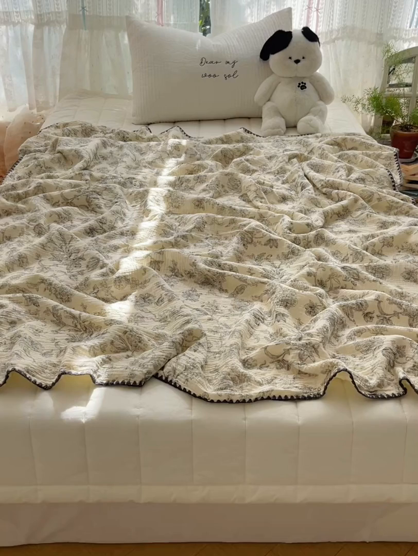 91家纺网 家纺一手货源 找家纺 三朵家纺 2025新款全棉纯棉绉绉纱+宝宝绒多功能毯盖毯毯子 罗曼花园