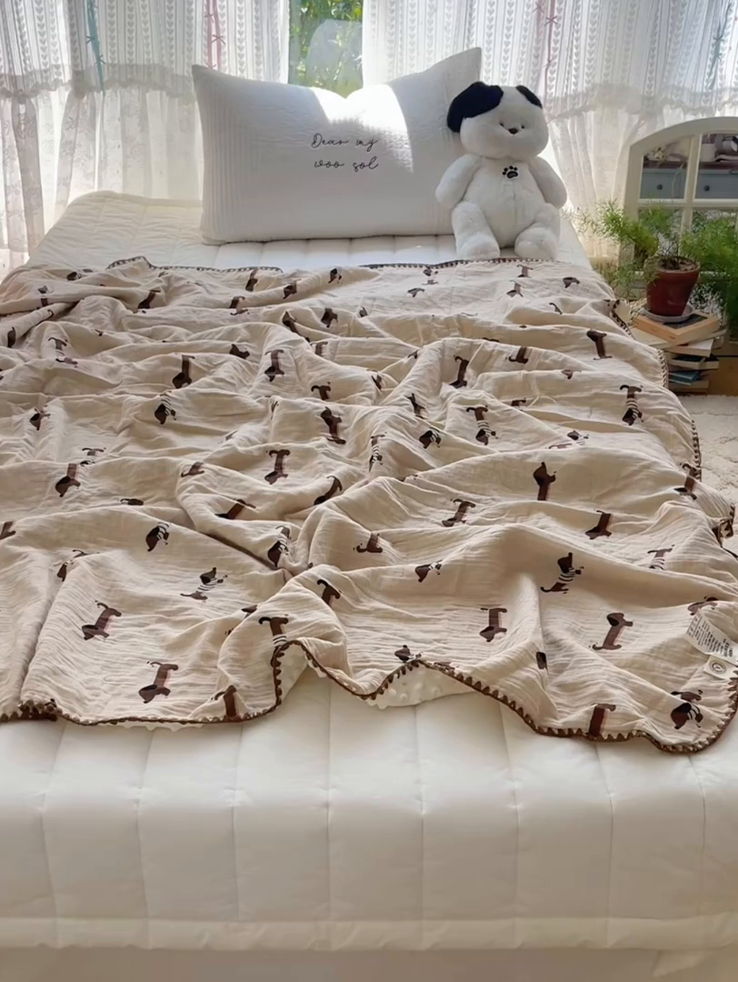 91家纺网 家纺一手货源 找家纺 三朵家纺 2025新款全棉纯棉绉绉纱+宝宝绒多功能毯盖毯毯子 萌萌狗