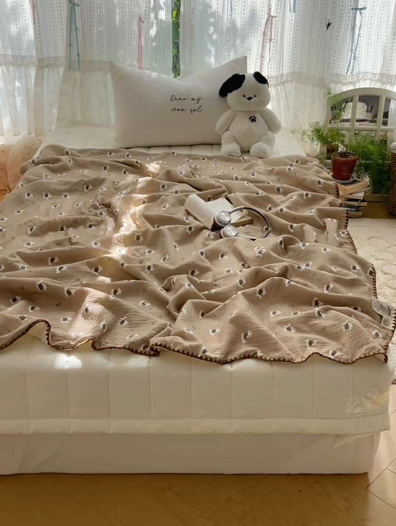 91家纺网 家纺一手货源 找家纺 三朵家纺 2025新款全棉纯棉绉绉纱+宝宝绒多功能毯盖毯毯子 甜心狗