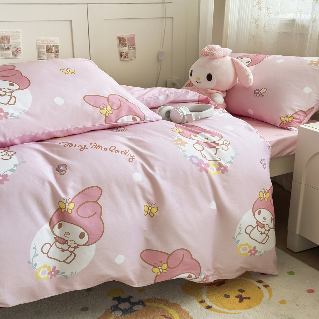 91家纺网 家纺一手货源 找家纺 浩诚 2025新款三丽鸥专版花型全棉纯棉学生三件套四件套 粉雾