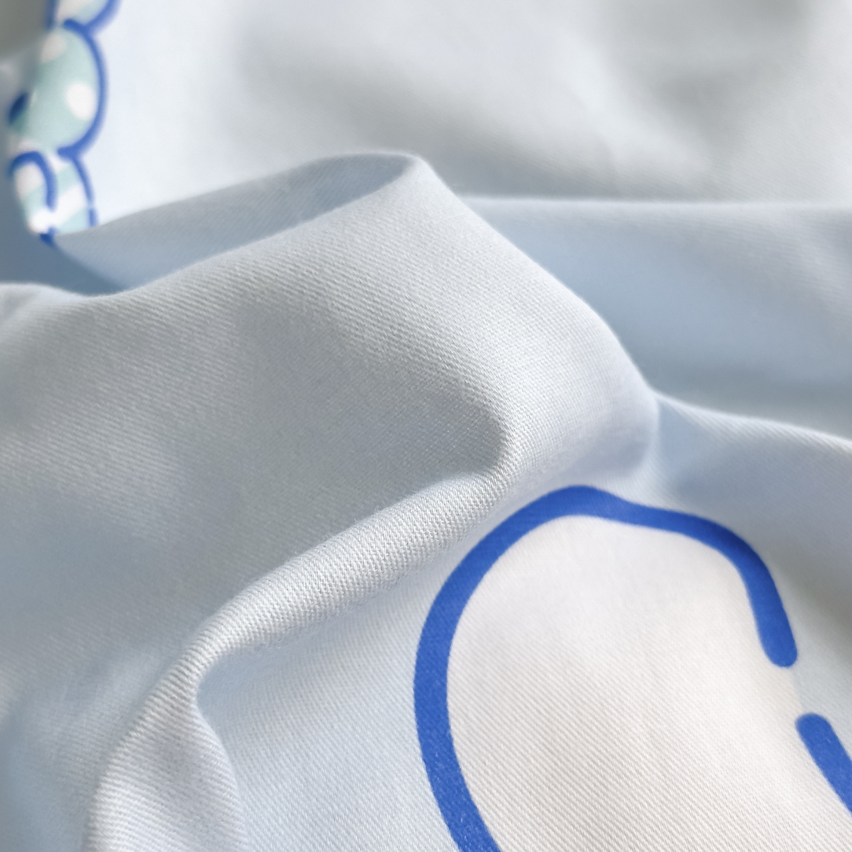 91家纺网 家纺一手货源 找家纺 浩诚 2025新款三丽鸥专版花型全棉纯棉学生三件套四件套 奶霜