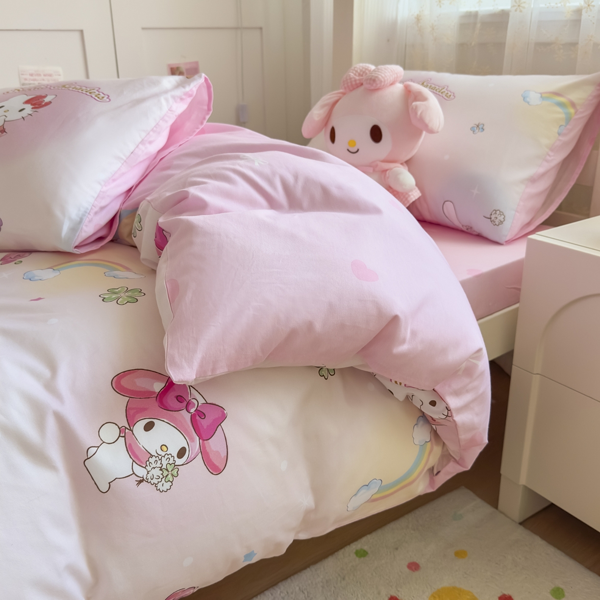 91家纺网 家纺一手货源 找家纺 浩诚 2025新款三丽鸥专版花型全棉纯棉学生三件套四件套 霓虹