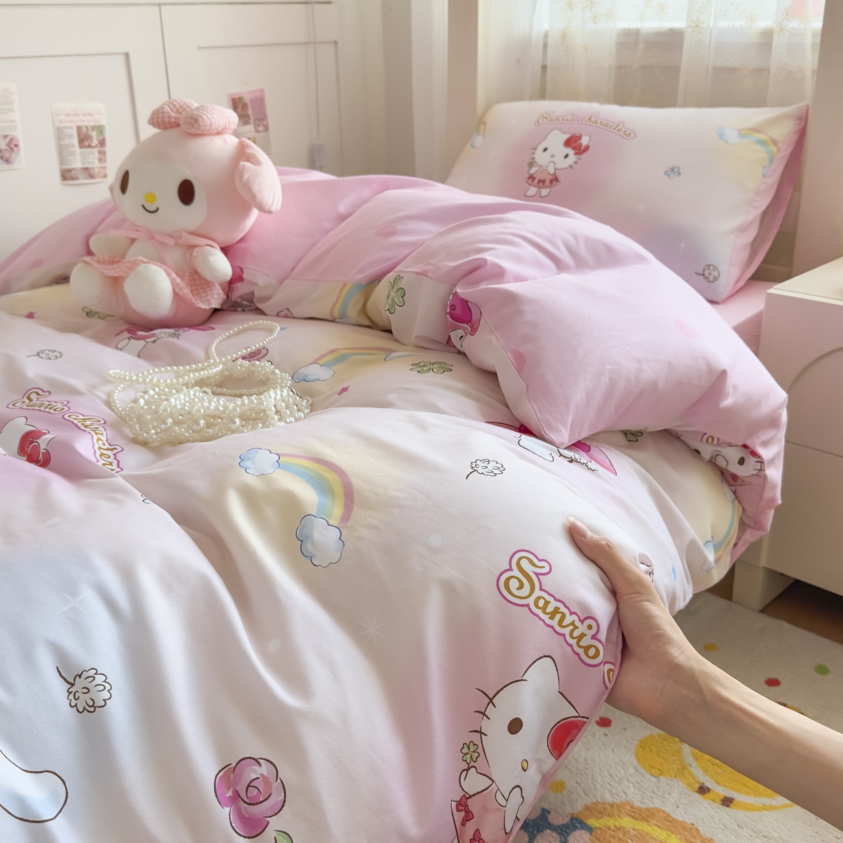 91家纺网 家纺一手货源 找家纺 浩诚 2025新款三丽鸥专版花型全棉纯棉学生三件套四件套 霓虹