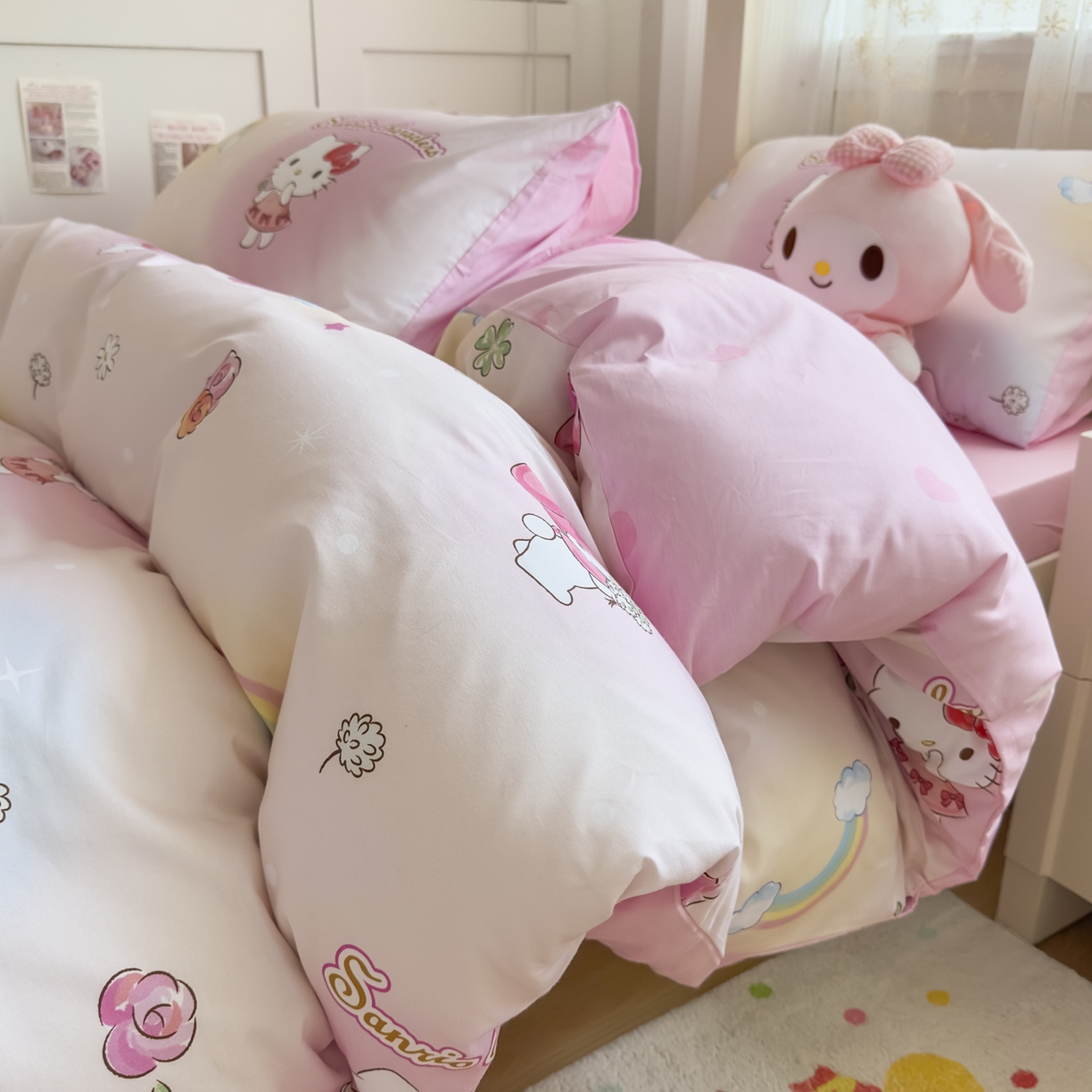 91家纺网 家纺一手货源 找家纺 浩诚 2025新款三丽鸥专版花型全棉纯棉学生三件套四件套 霓虹