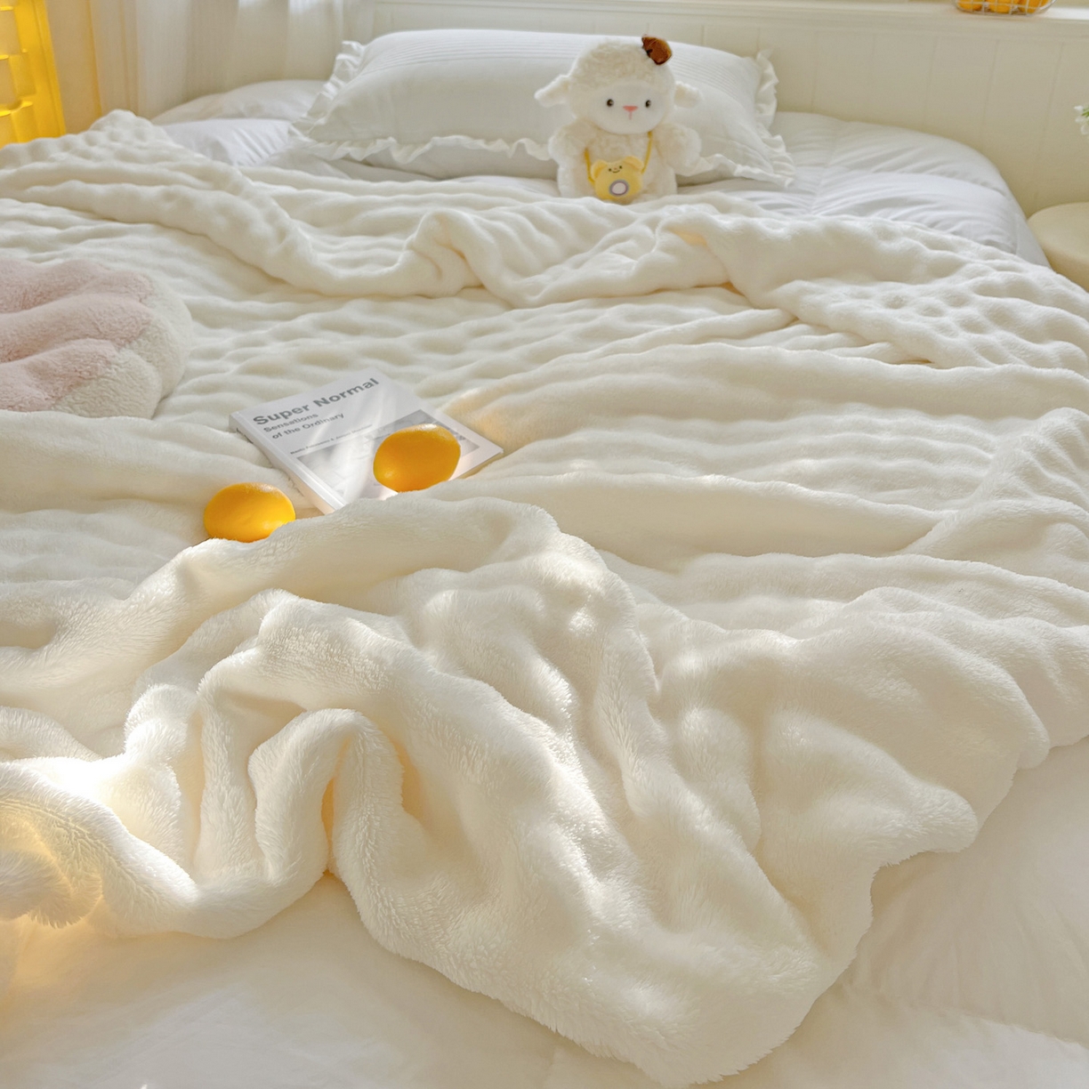 91家纺网 家纺一手货源 找家纺 耀悦家纺 2025秋冬暖阳泡泡高克重牛奶绒双面泡泡毛毯毯子多功能盖毯外贸批发 暖阳泡泡-奶白