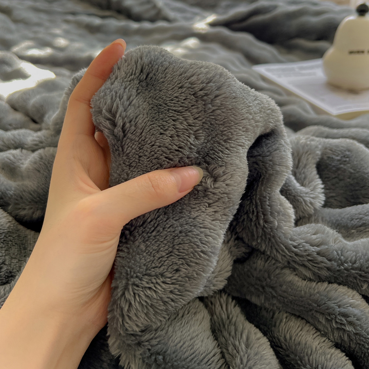 91家纺网 家纺一手货源 找家纺 耀悦家纺 2025秋冬暖阳泡泡高克重牛奶绒双面泡泡毛毯毯子多功能盖毯外贸批发 暖阳泡泡-星空灰