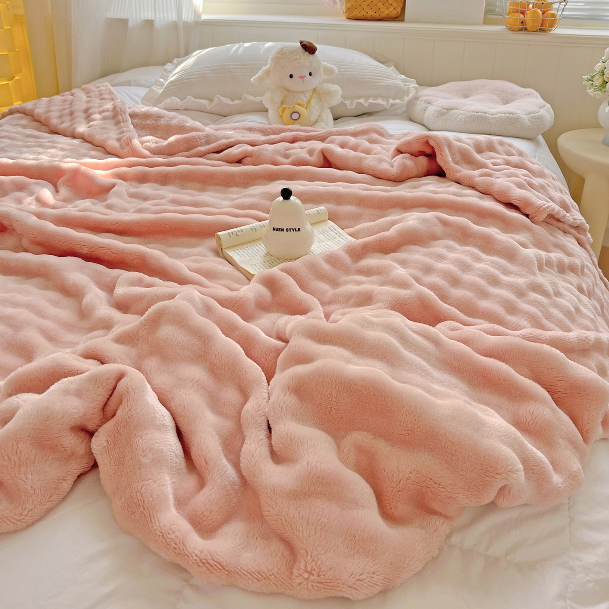 91家纺网 家纺一手货源 找家纺 耀悦家纺 2025秋冬暖阳泡泡高克重牛奶绒双面泡泡毛毯毯子多功能盖毯外贸批发 暖阳泡泡-嫩粉