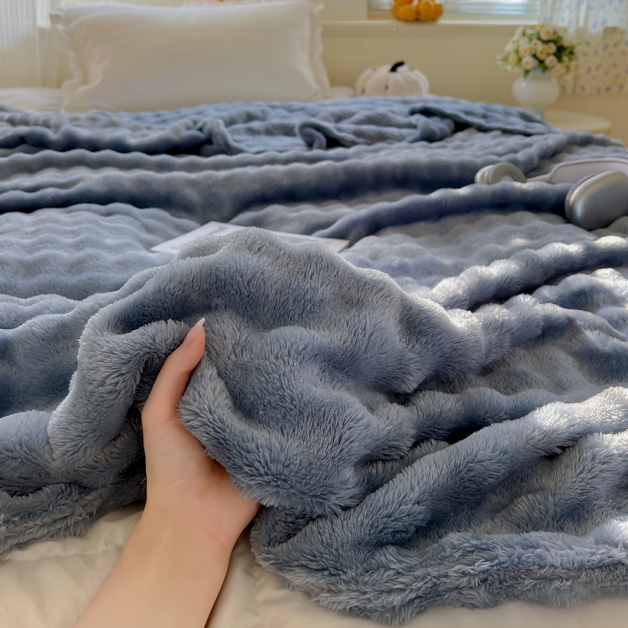 91家纺网 家纺一手货源 找家纺 耀悦家纺 2025秋冬暖阳泡泡高克重牛奶绒双面泡泡毛毯毯子多功能盖毯外贸批发 暖阳泡泡-深海蓝