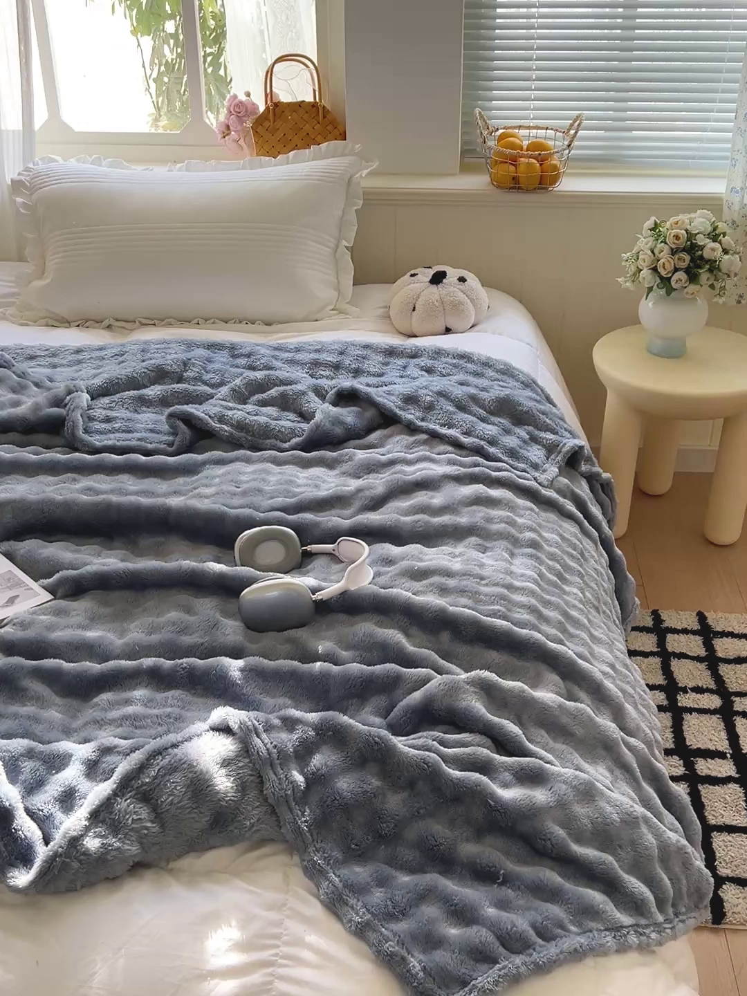 91家纺网 家纺一手货源 找家纺 耀悦家纺 2025秋冬暖阳泡泡高克重牛奶绒双面泡泡毛毯毯子多功能盖毯外贸批发 暖阳泡泡-深海蓝