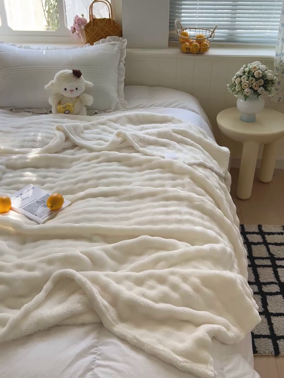 91家纺网 家纺一手货源 找家纺 耀悦家纺 2025秋冬暖阳泡泡高克重牛奶绒双面泡泡毛毯毯子多功能盖毯外贸批发 暖阳泡泡-奶白