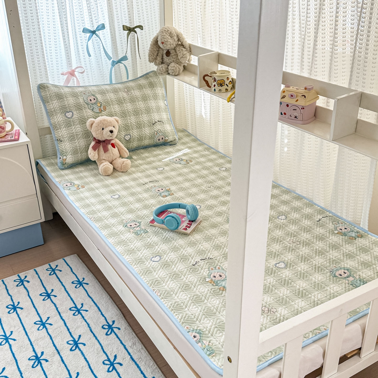 91家纺网 家纺一手货源 找家纺 简宜家居（朝初家纺） 2025新款全棉纯棉夹棉床盖学生宿舍上下铺三件套 绿格童趣-夹棉款