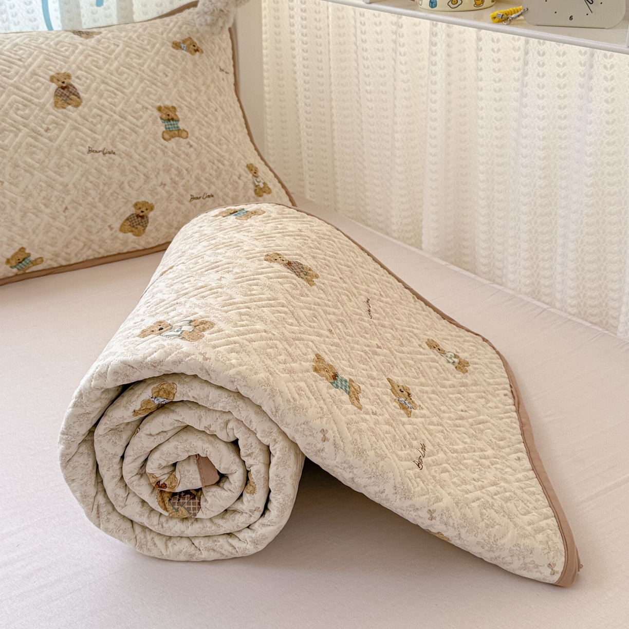 91家纺网 家纺一手货源 找家纺 简宜家居（朝初家纺） 2025新款全棉纯棉夹棉床盖学生宿舍上下铺三件套 碎花小熊-夹棉款