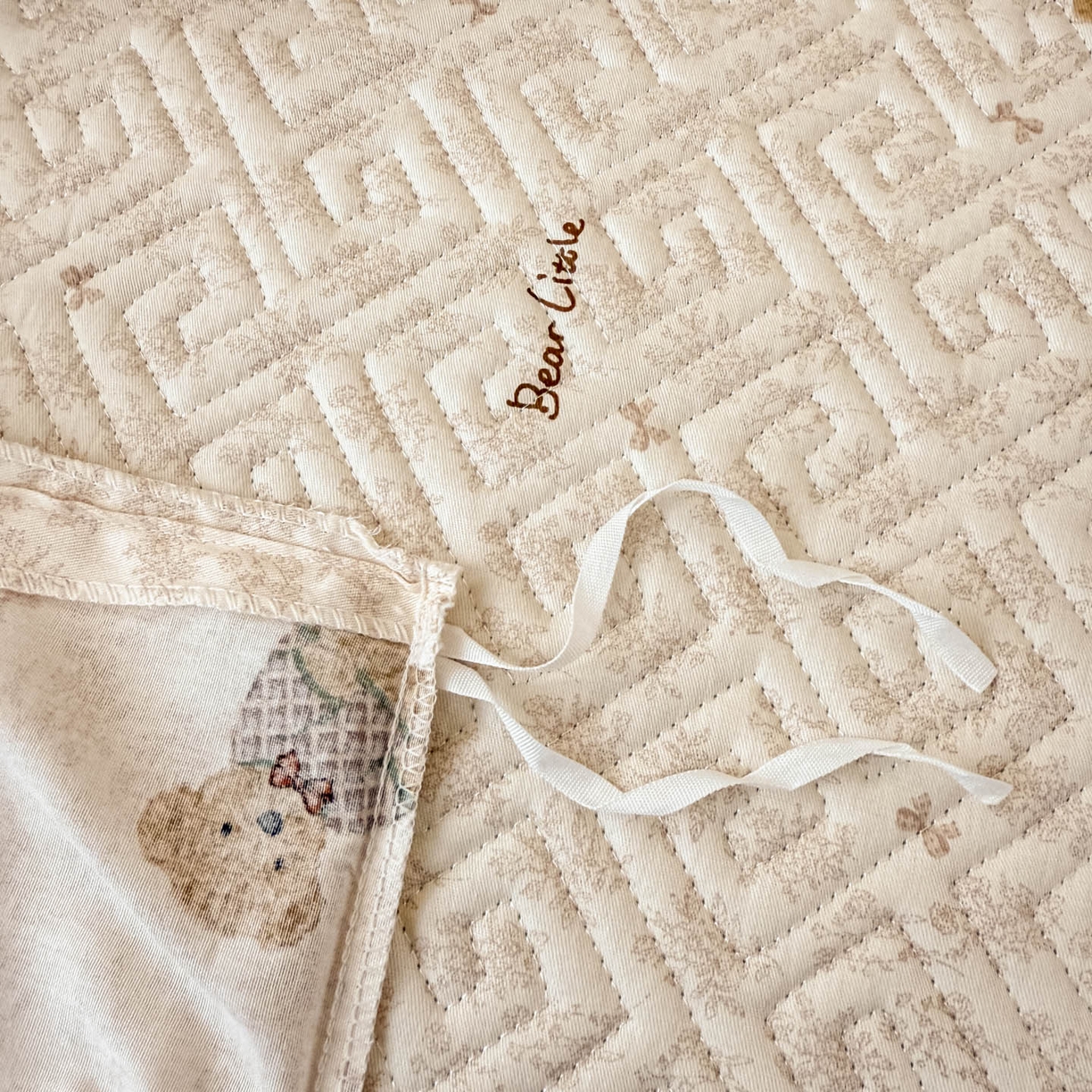 91家纺网 家纺一手货源 找家纺 简宜家居（朝初家纺） 2025新款全棉纯棉夹棉床盖学生宿舍上下铺三件套 碎花小熊-夹棉款