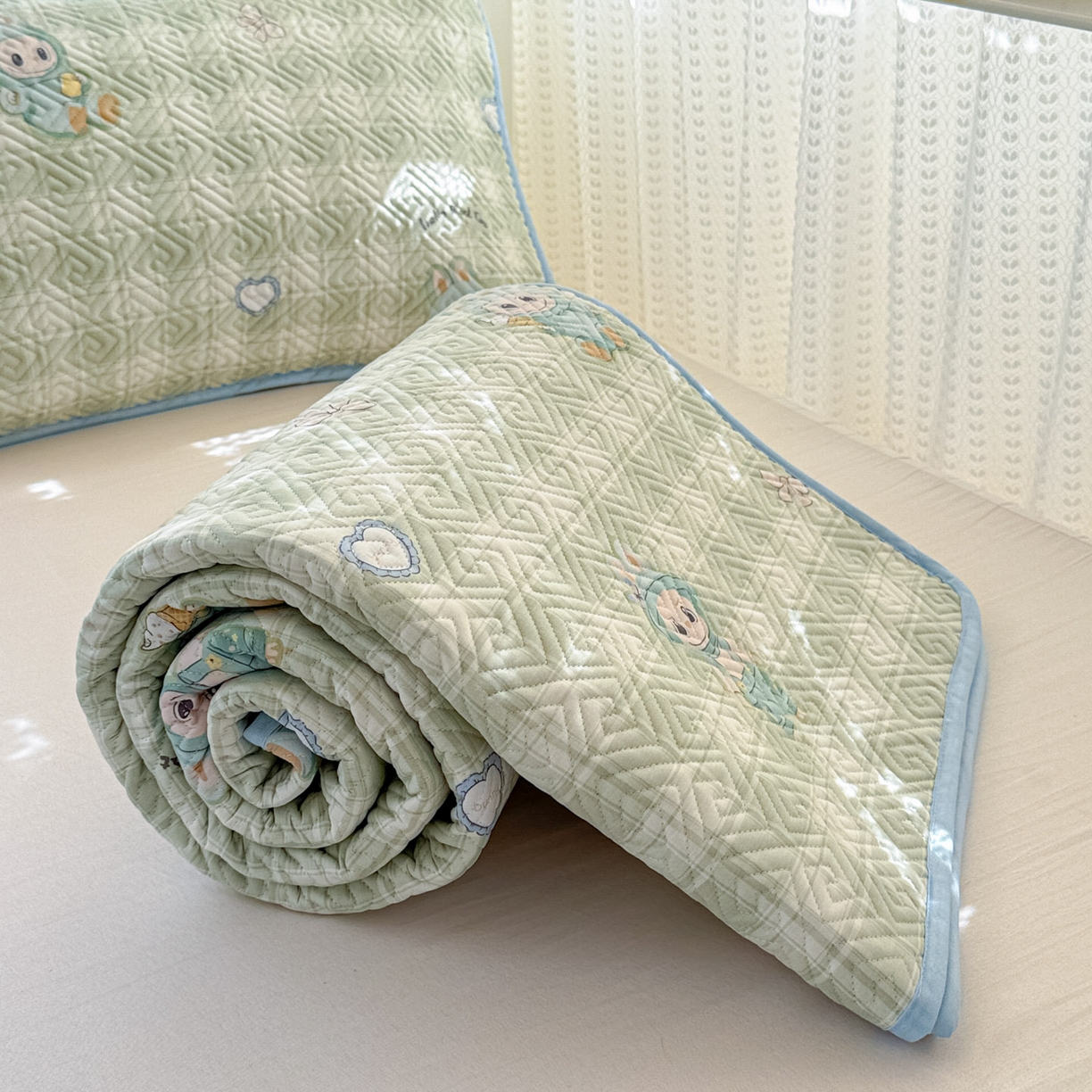 91家纺网 家纺一手货源 找家纺 简宜家居（朝初家纺） 2025新款全棉纯棉夹棉床盖学生宿舍上下铺三件套 绿格童趣-夹棉款