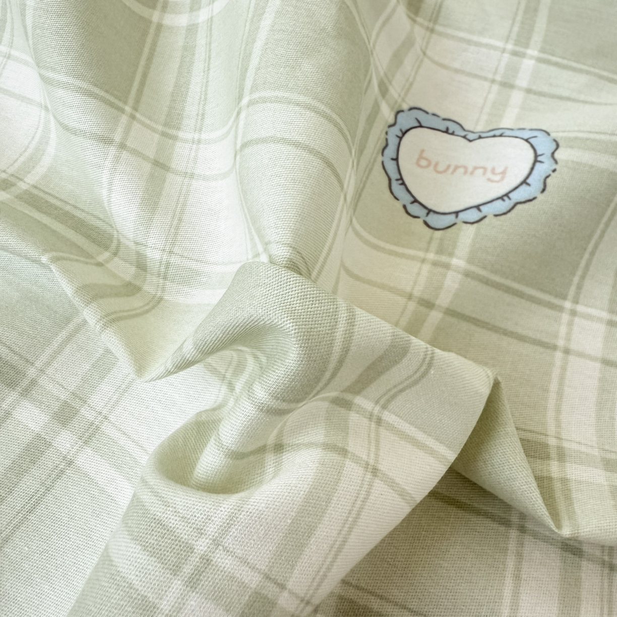 91家纺网 家纺一手货源 找家纺 简宜家居（朝初家纺） 2025新款全棉纯棉夹棉床盖学生宿舍上下铺三件套 绿格童趣-夹棉款